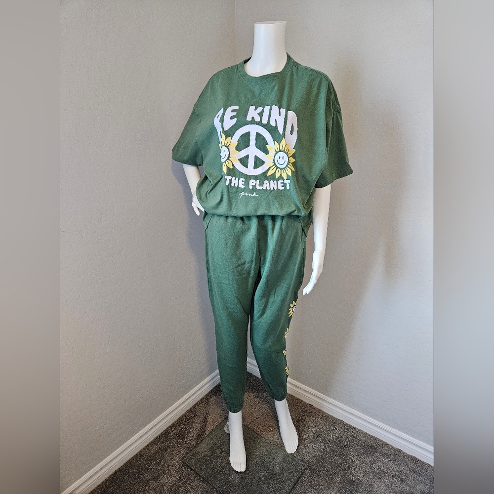 Victoria's Secret PINK joggers ans tshirt